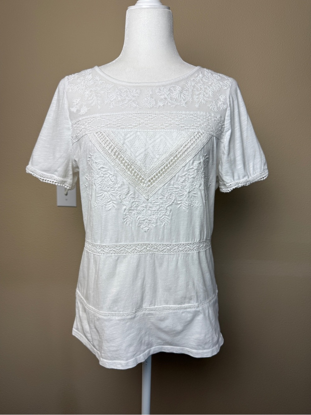 Sundance embroidered eyelet cotton Tee Size Medium